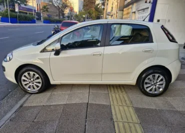 imgi_4_fiat-punto-1-6-essence-16v-flex-4p-manual-wmimagem22170249212